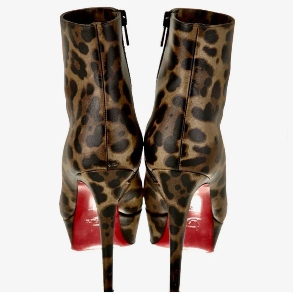 Christian Louboutin Leopard print kid leather ankle bootie. EU37kid leather.